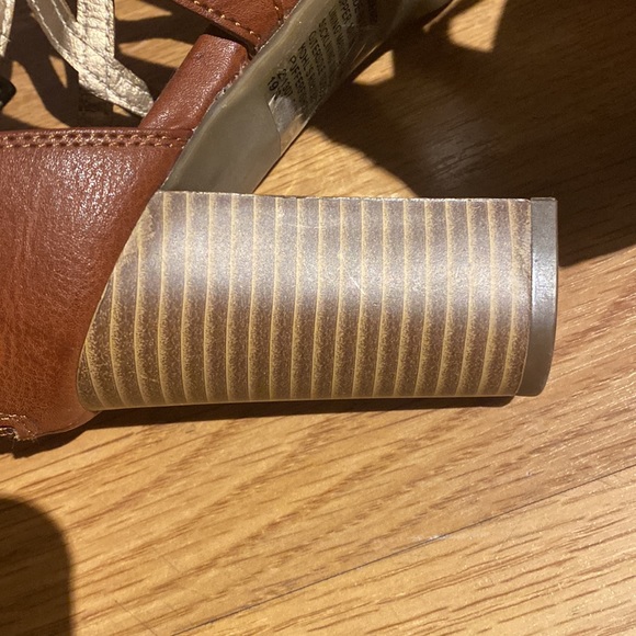 SO brown strappy chunk heels with double ankle close 8.5 woman’s - Picture 4 of 4
